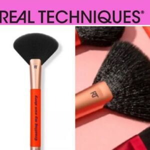 Real Techniques Female Collective Genuine Glow Bronzer,Powder,Highlighter Brush